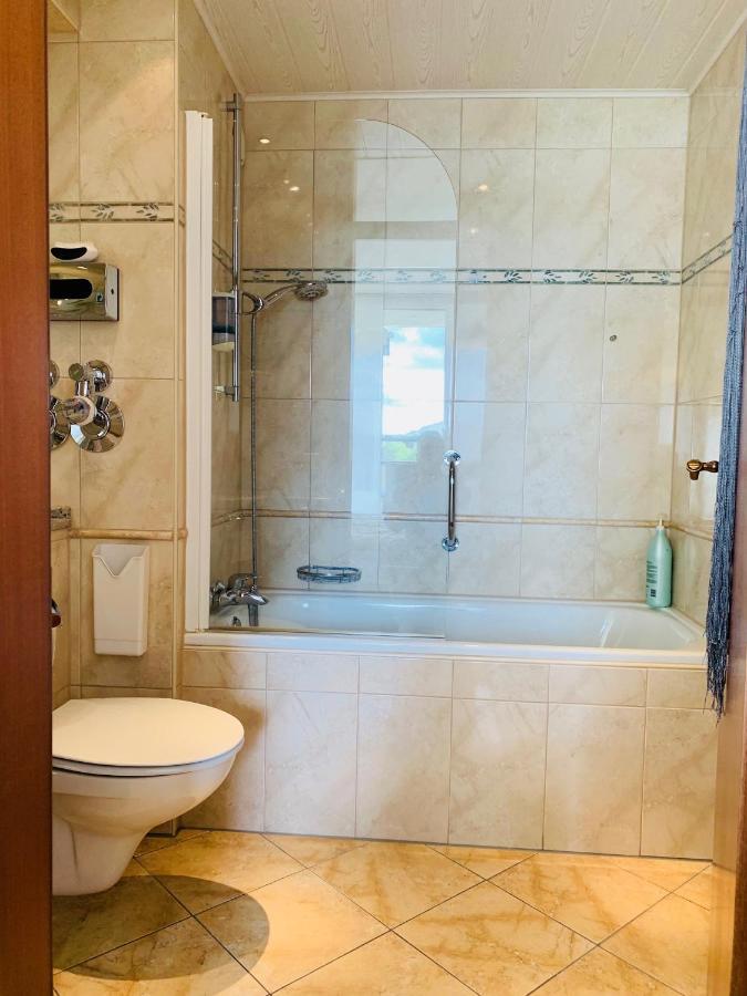 Private Suite Im Gebaeude Des Graf Eberhard Hotels 巴特乌拉赫 外观 照片